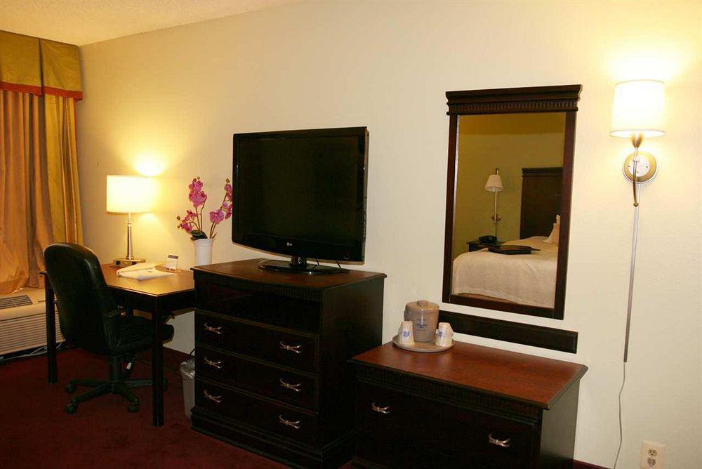 Hampton Inn Sulphur Lake Charles Номер фото